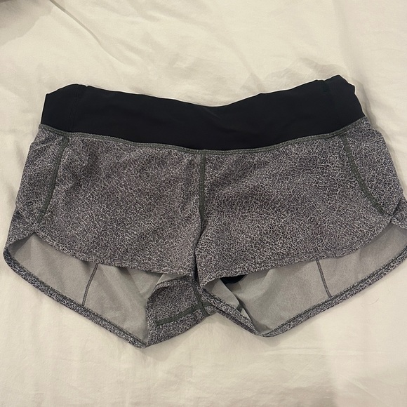 Lululemon Speed Up Low-Rise Lined Short 2.5” | Heather Lux Multi Black | Size 6 - Picture 1 of 3